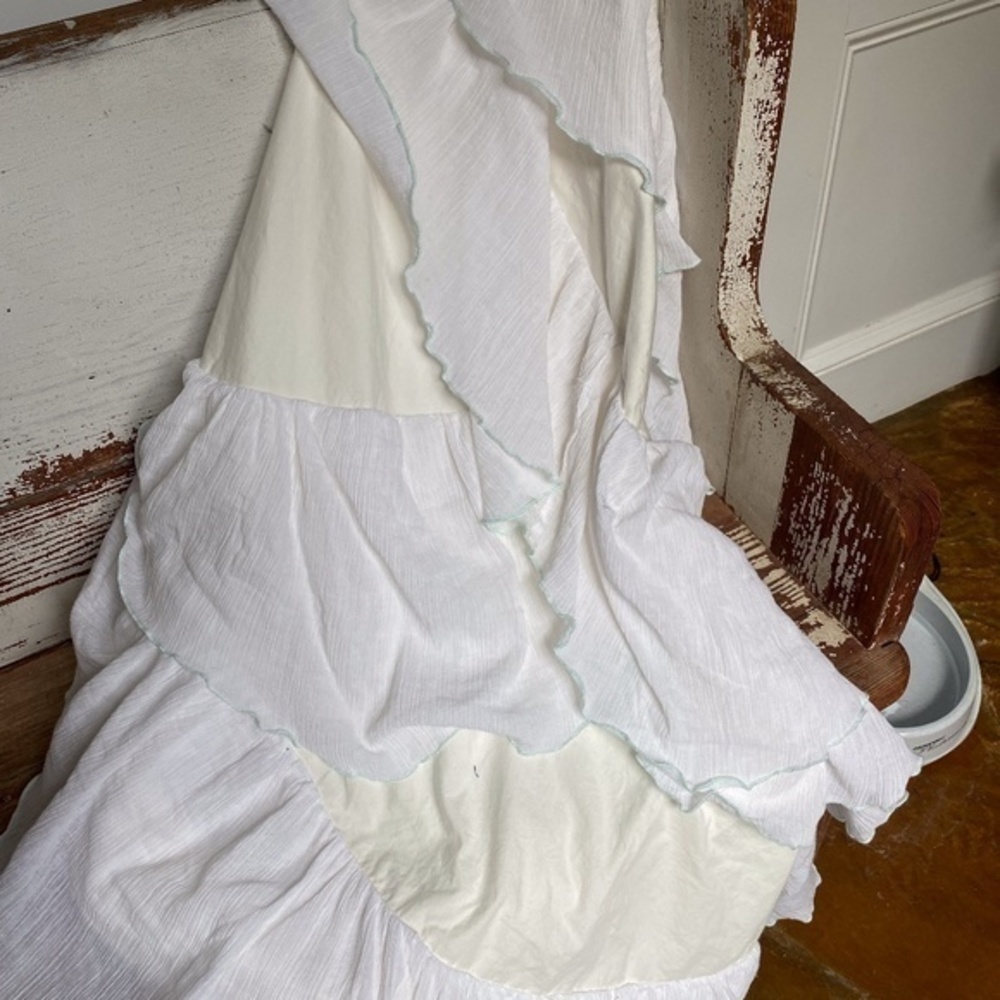 Anthropologie Ruffled White Toddler Duvet - Picture 10 of 13